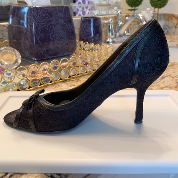EUC Spring Auzille black lace covered open toed w/ bow heels 38/7.5 - Picture 4 of 9